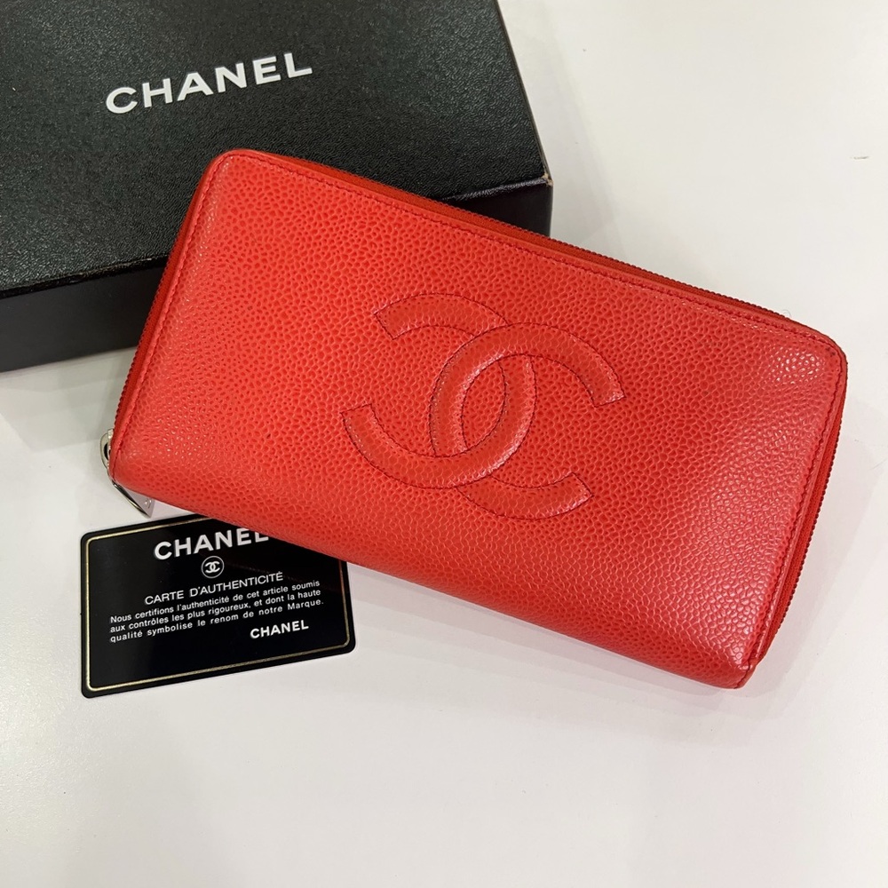 Chanel Red zipper Leather Wallet